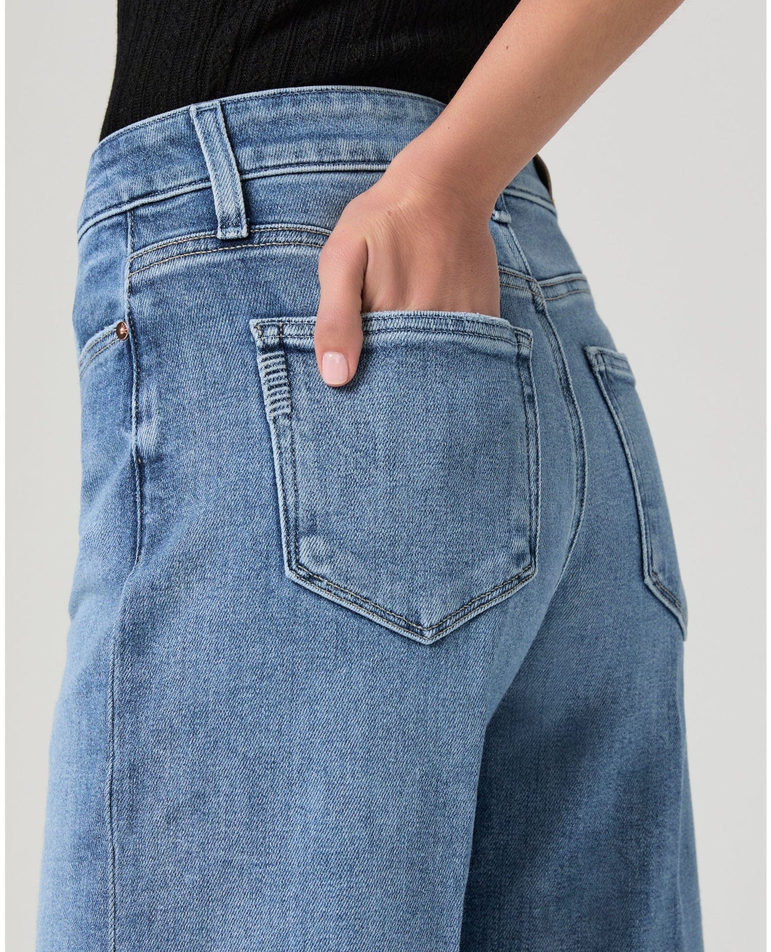 Anessa Raw Hem Jean Showtime 31