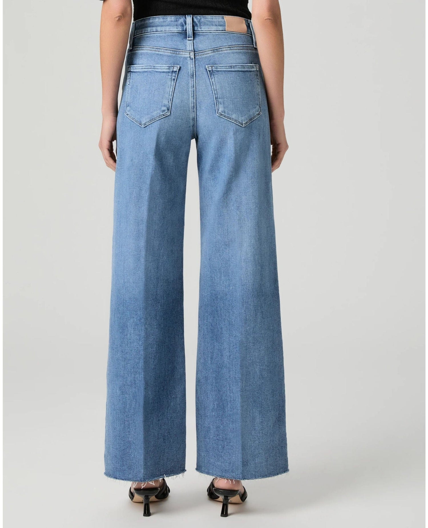 Anessa Raw Hem Jean Showtime 31