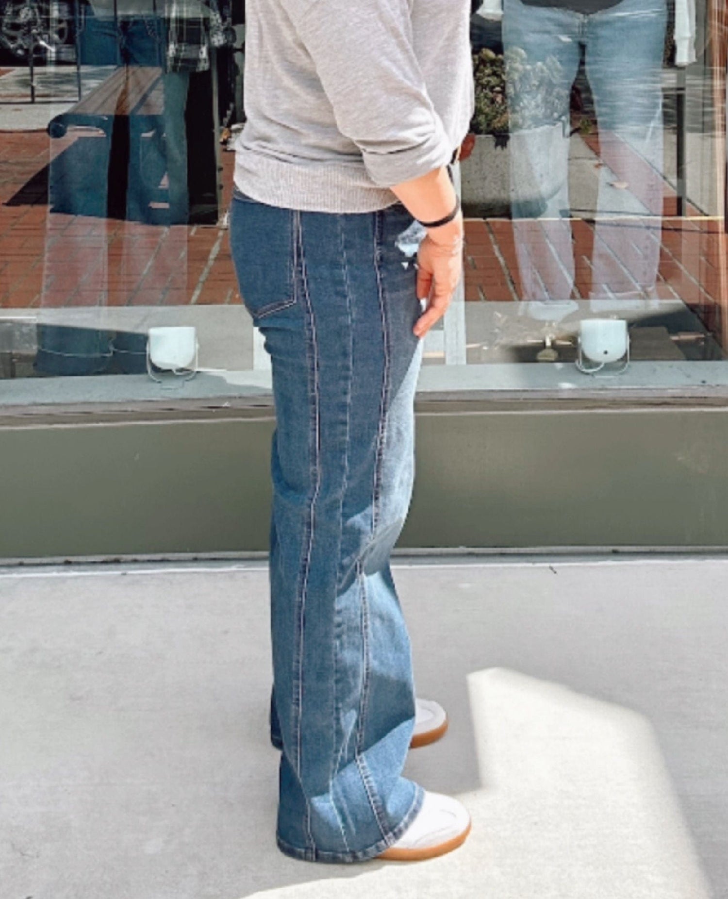 Midrise Relaxed Jean Dark Wash