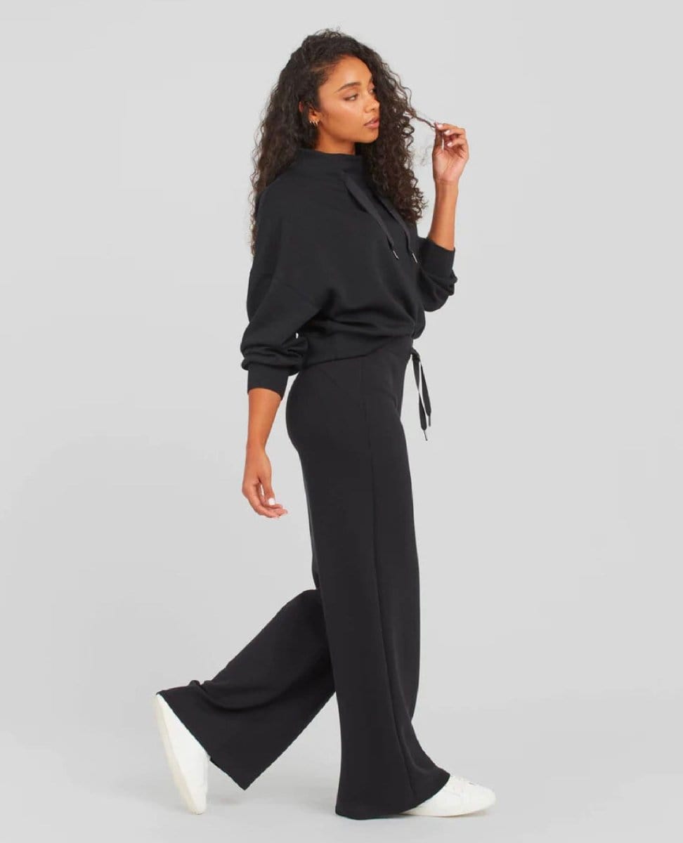 AirEssentials Wide Leg Pant - PINK ARROWS