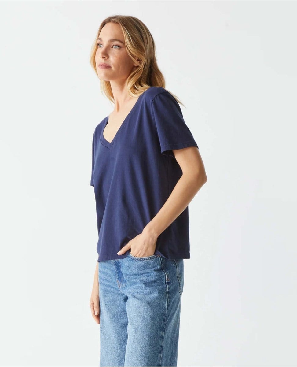 Daria Classic V - Neck Tee Nocturnal - PINK ARROWS