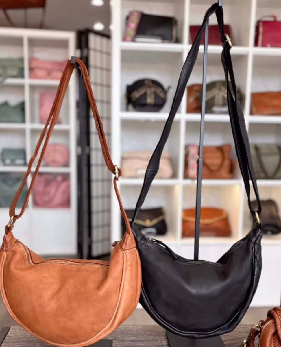 Hug Hobo Bag in Cognac - PINK ARROWS