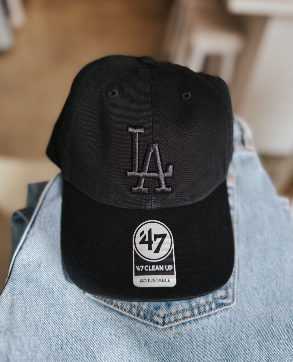 LA Baseball Hat Black - PINK ARROWS