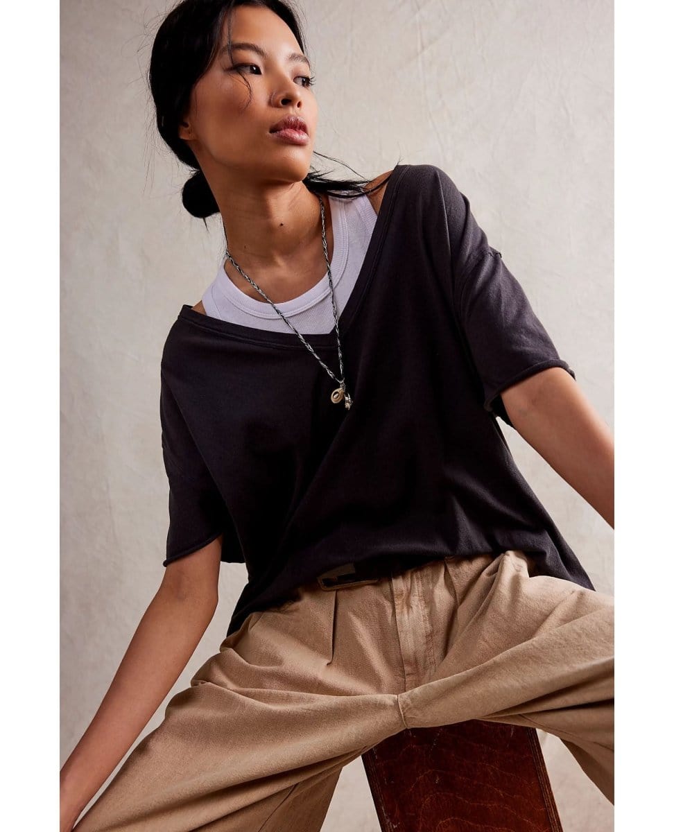 Nina Short Sleeve Vee Neck Tee Black - PINK ARROWS