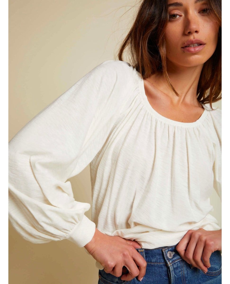 Sloane Elastic Neck Tee Off White - PINK ARROWS