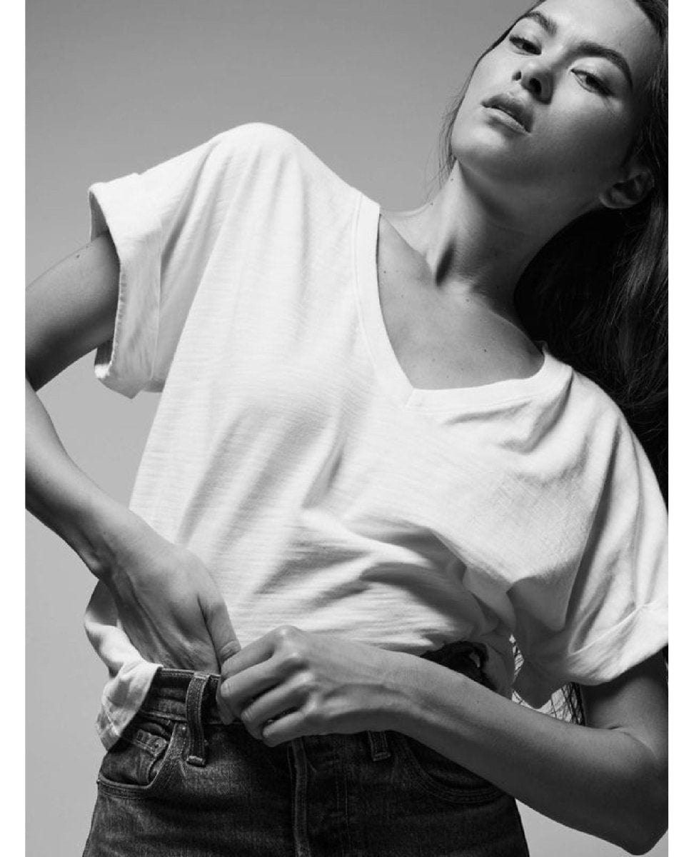 Stevie Cuffed V - Neck Optic White - PINK ARROWS