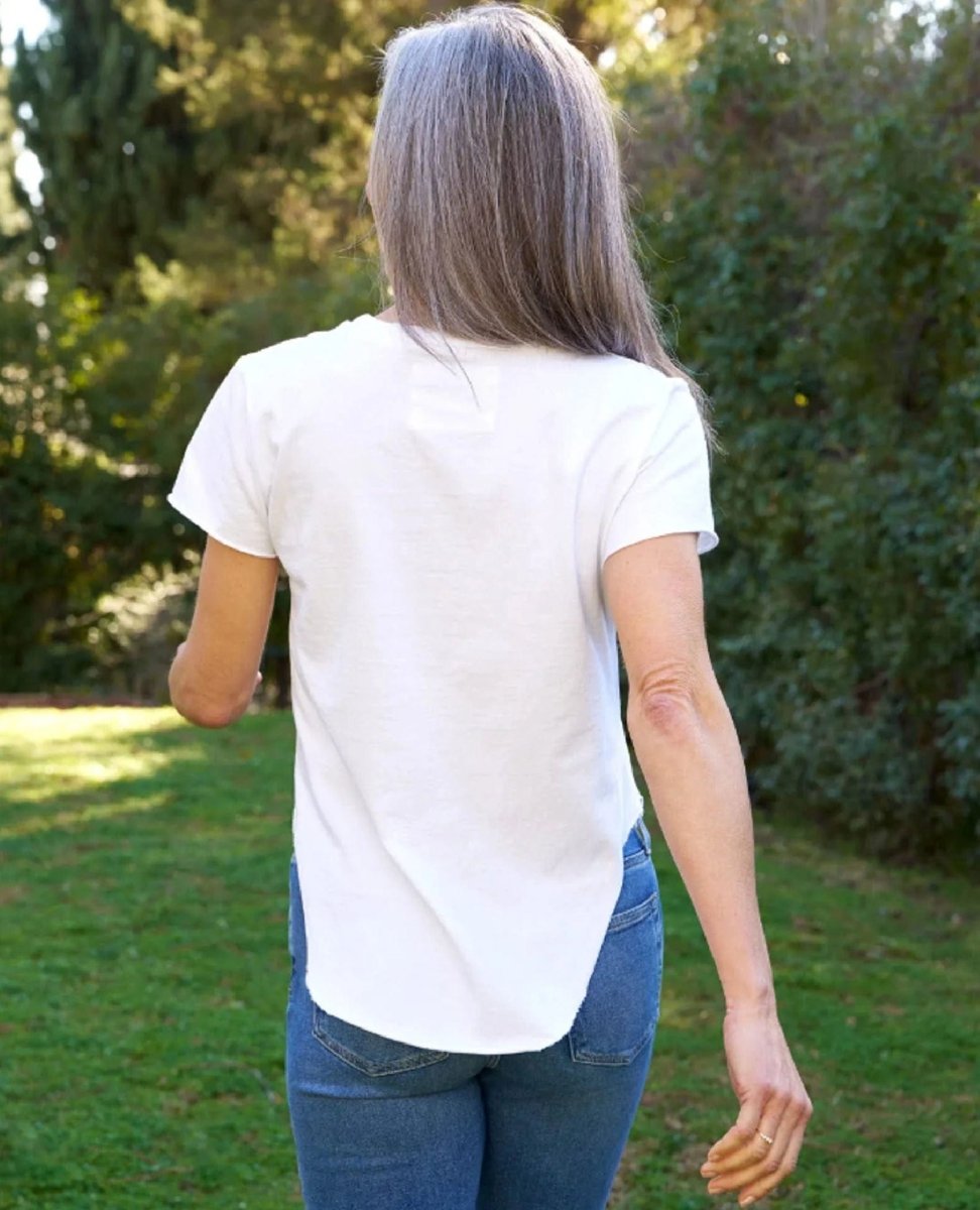 Theo Perfect White Tee - PINK ARROWS