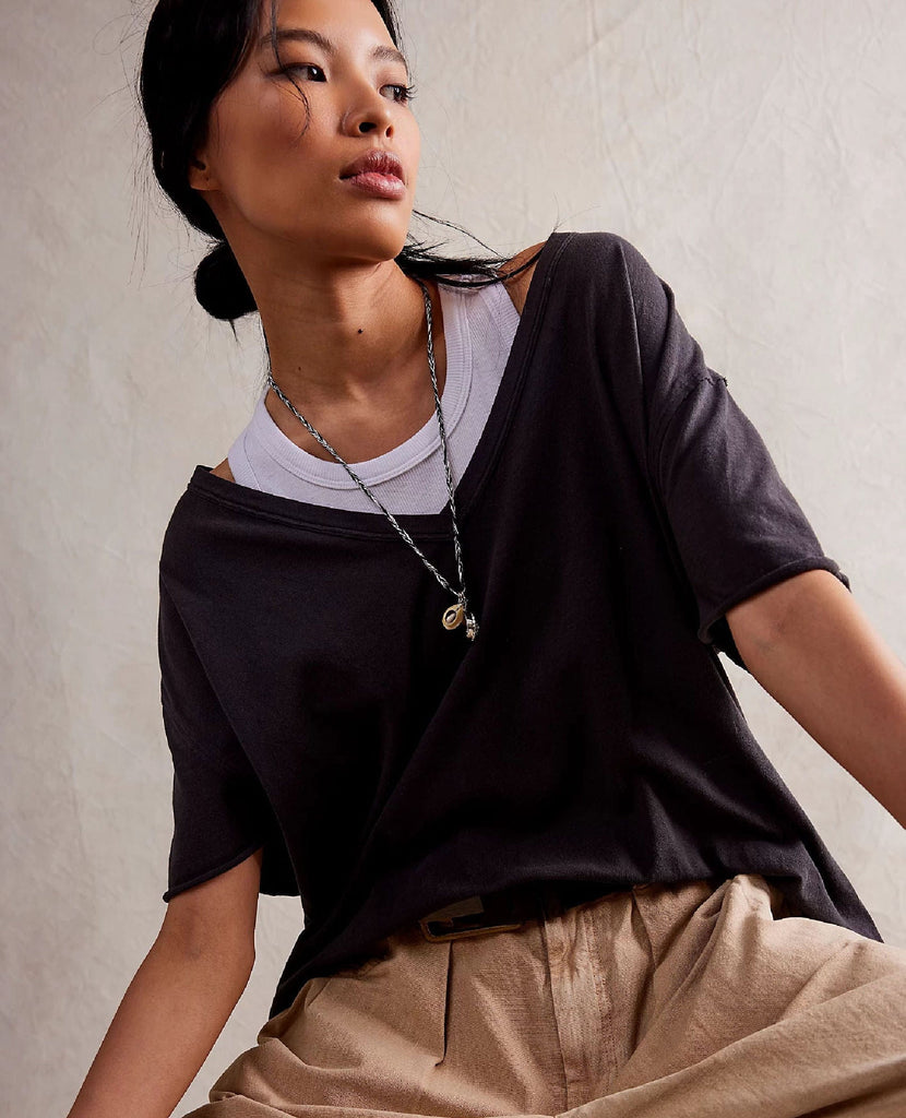 Nina V-Neck Tee Black