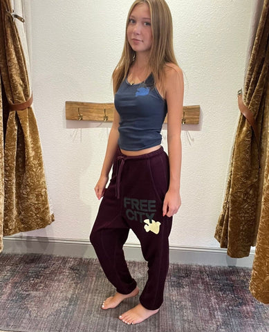 FreeCity SUPERFLUFF Pocket Lux Sweat – Eggplant - PINK ARROWS