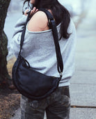 Hug Hobo Bag in Black - PINK ARROWS