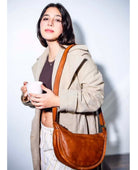 Hug Hobo Bag in Cognac - PINK ARROWS