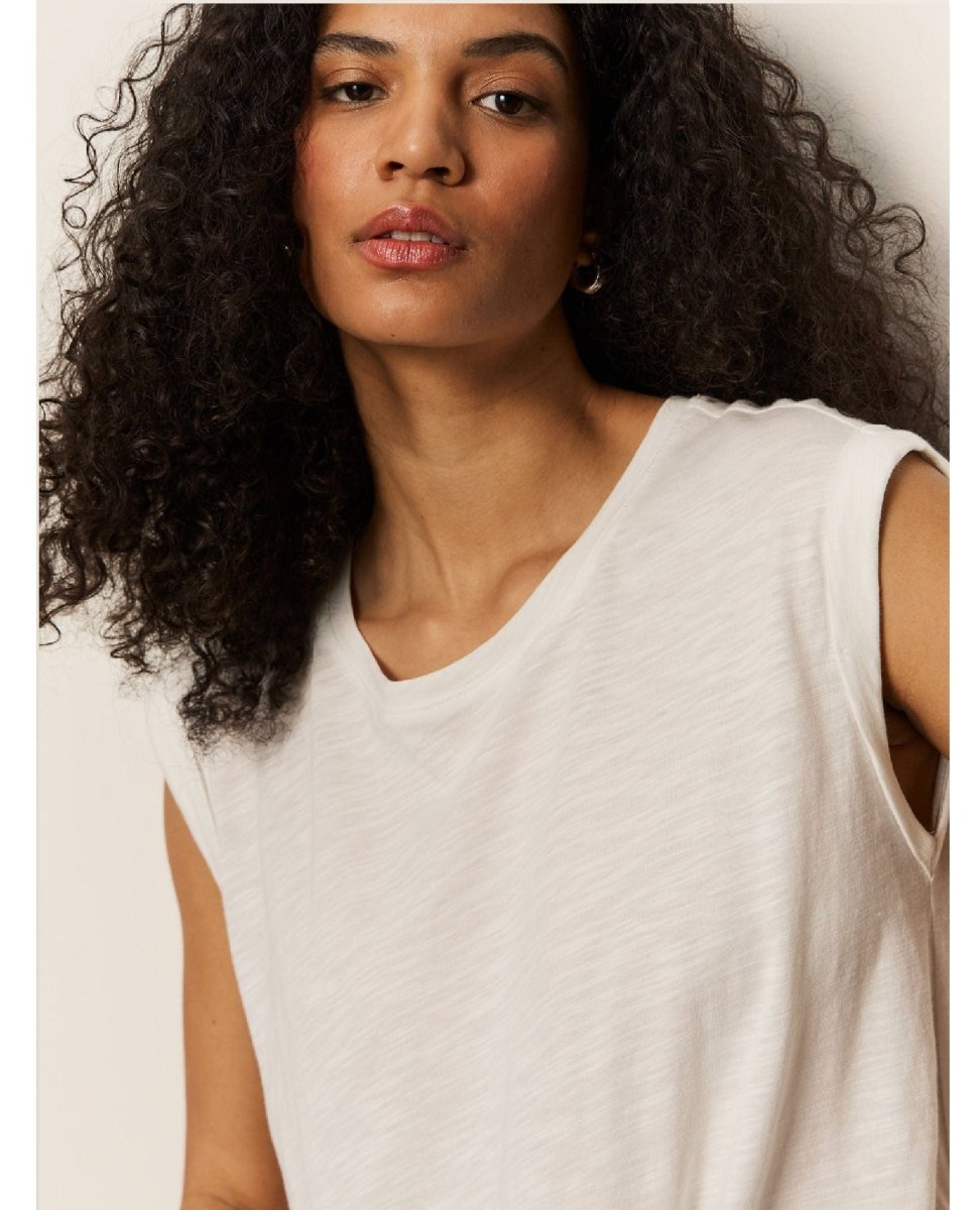 Knotted Muscle Tee White - PINK ARROWS