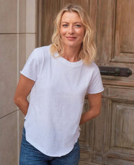 Theo Perfect White Tee - PINK ARROWS
